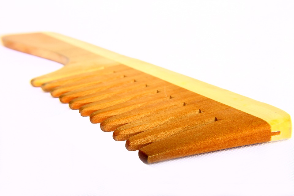 lass naturals wooden comb