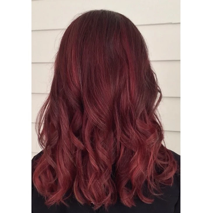 Gourmand hair color inspired by red berries